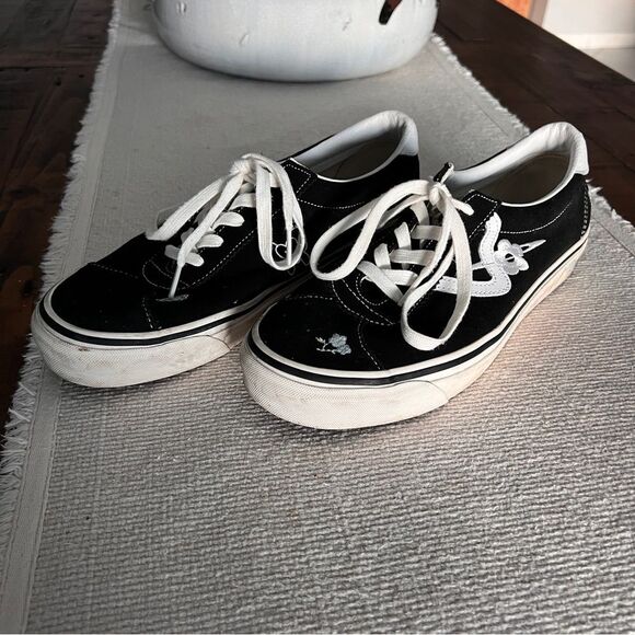Vans Black Floral Embroidered Sneakers Men's 10.5 Women's 12 - Picture 5 of 8